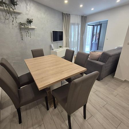 Apartment Rika Omiš Zewnętrze zdjęcie
