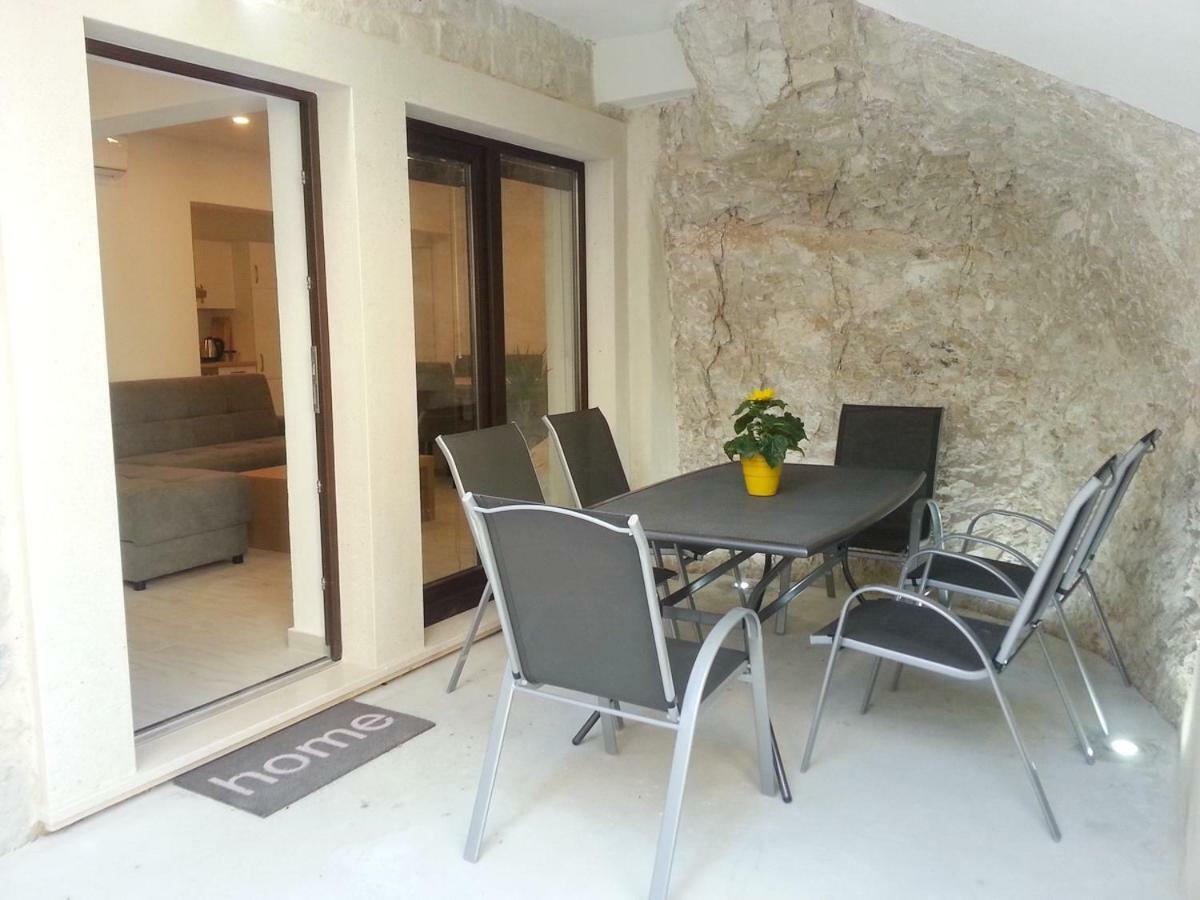 Apartment Rika Omiš Zewnętrze zdjęcie